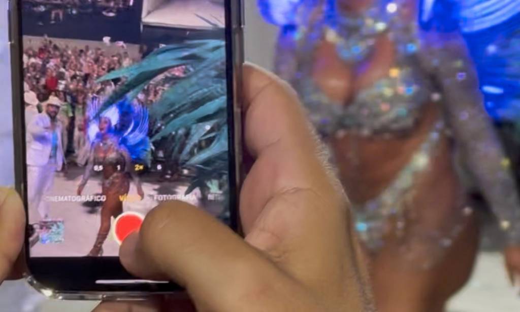 Quais escolas de samba tiveram mais imagens compartilhadas pelo público