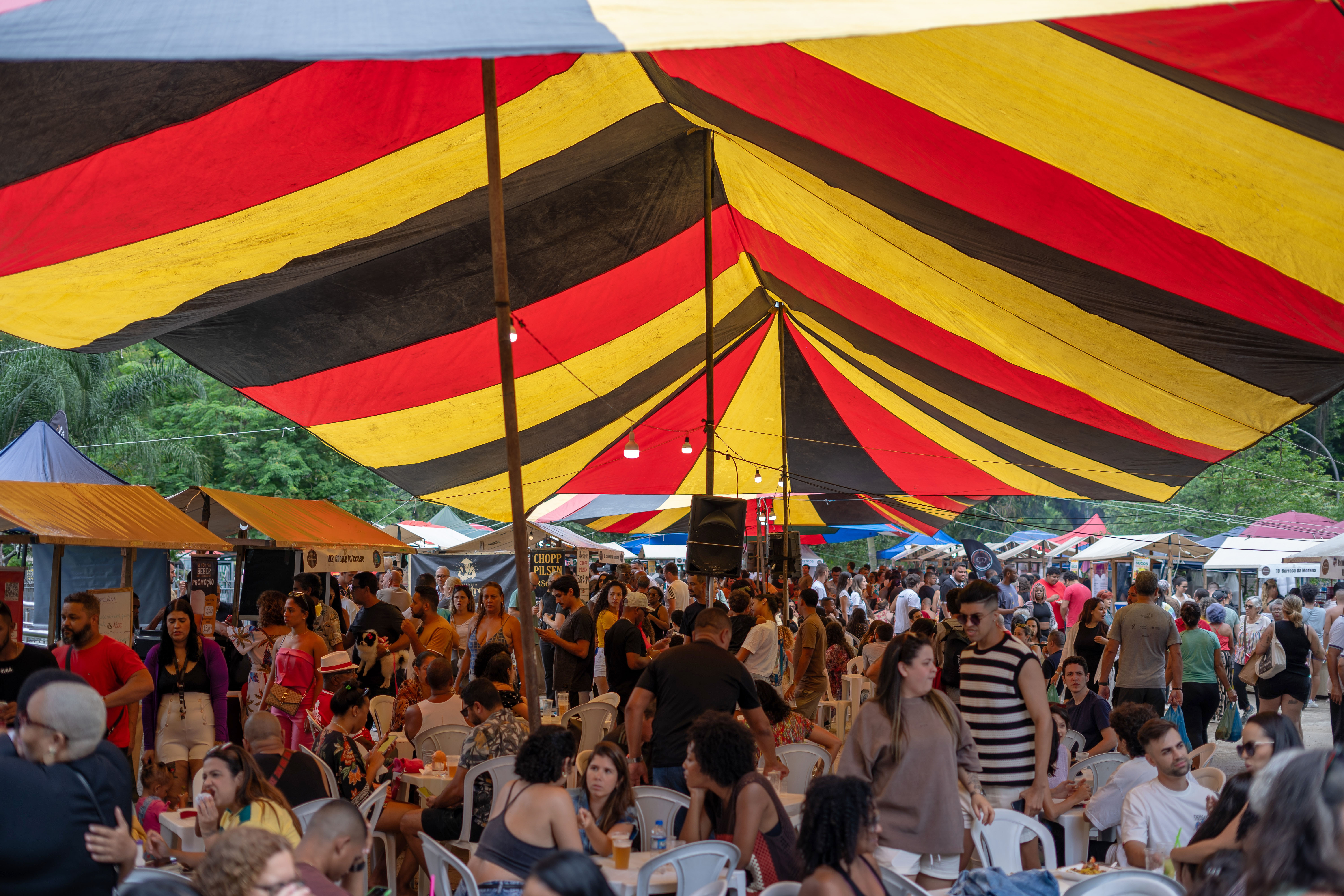 Barracas de comida da Feira da Glória foram impedidas de funcionar