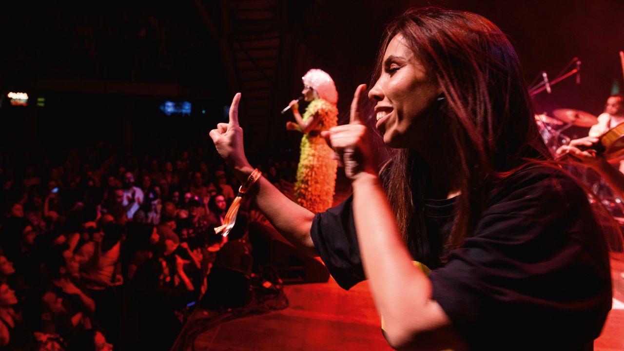 Como é o trabalho de intérpretes de Libras, que roubam a cena em shows