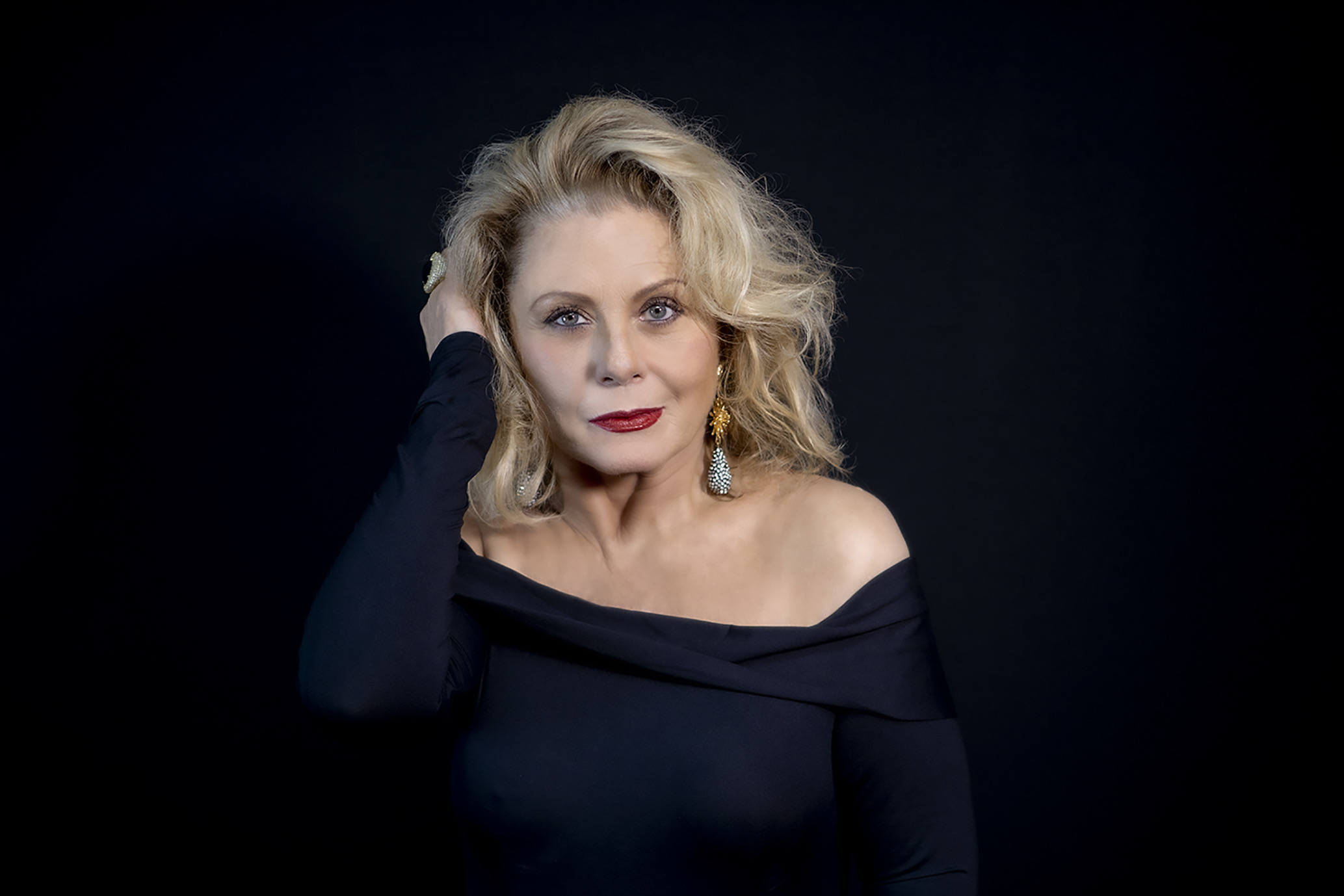 “Invertida”, com Vera Fischer: “Tenho ideia fixa em ser rica”