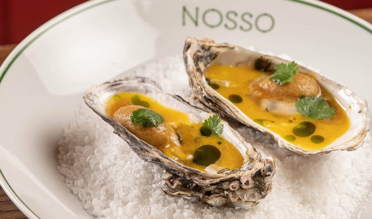 Nosso: sorbet de leche de tigre, curry e azeite verde