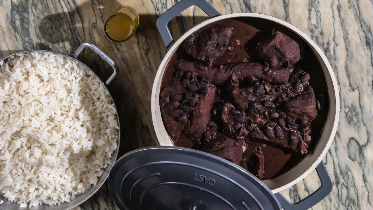 Comer & Beber mandou avisar que a melhor feijoada é na Academia da Cachaça