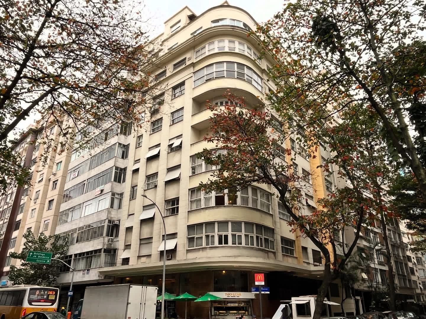 Rafael Bokor: Edifício Paraguassú (Copa) já teve banco e bunker