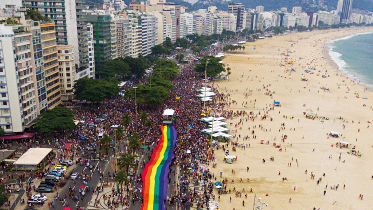 Rio de Janeiro celebra 30ª Parada do Orgulho LGBTI em Copacabana