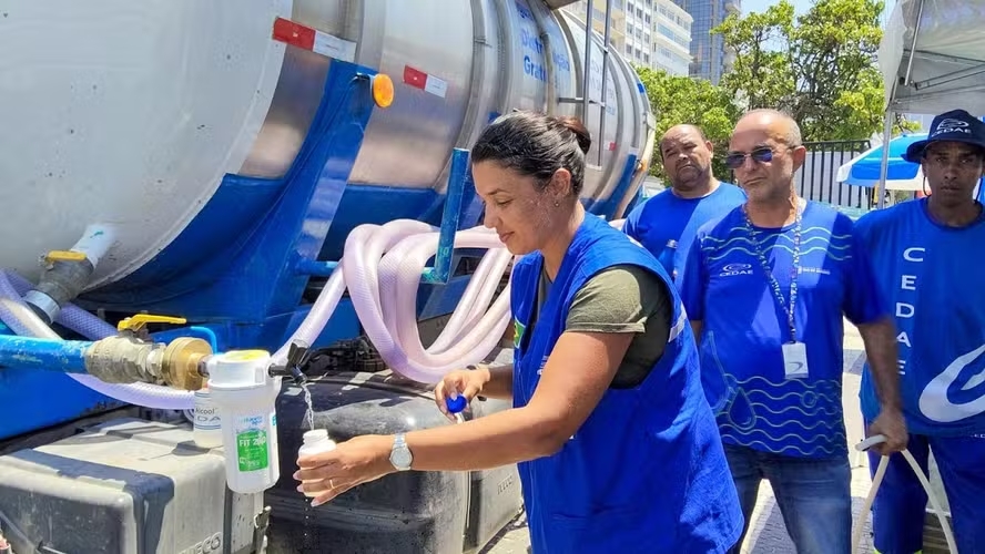 Governo inicia megaoperação de hidratação em vários pontos da cidade