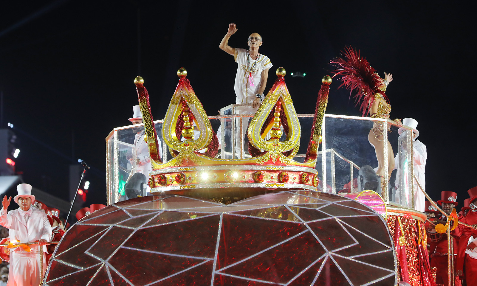 Para o alto e além: Ciça leva Viradouro ao título do carnaval em 2026