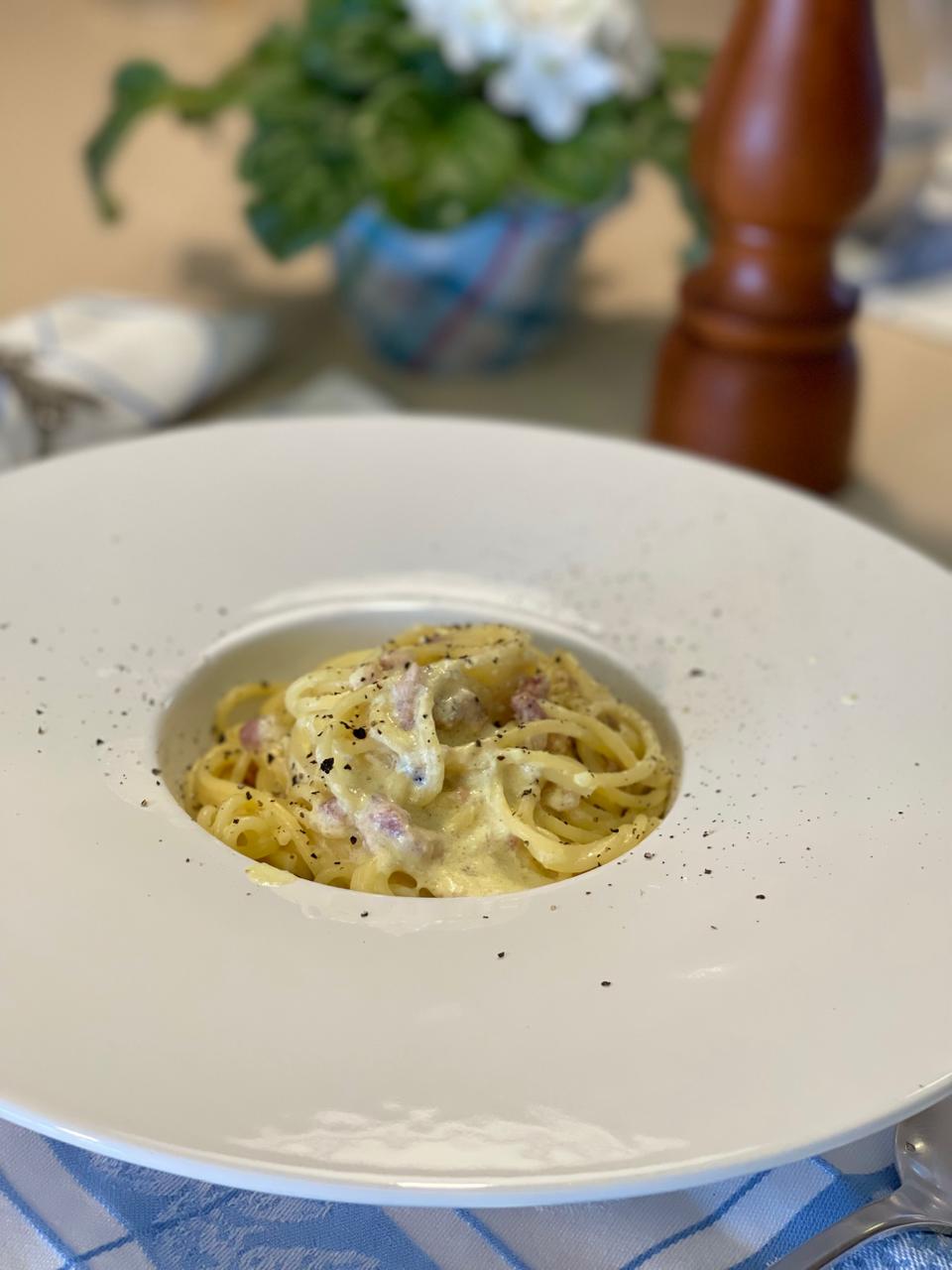 Aprenda a fazer a receita perfeita de Espaguete à Carbonara