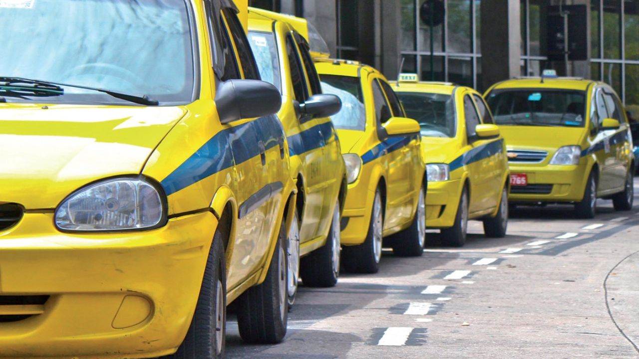 Táxis do Galeão viram alvo da Polícia Civil após corridas de 900 reais