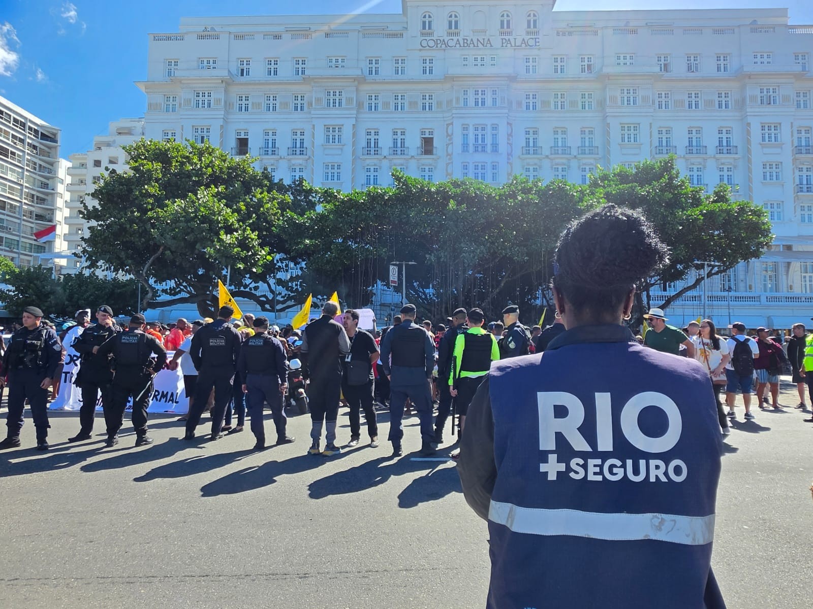 Camelôs protestam em Copacabana contra operação “Tolerância Zero”
