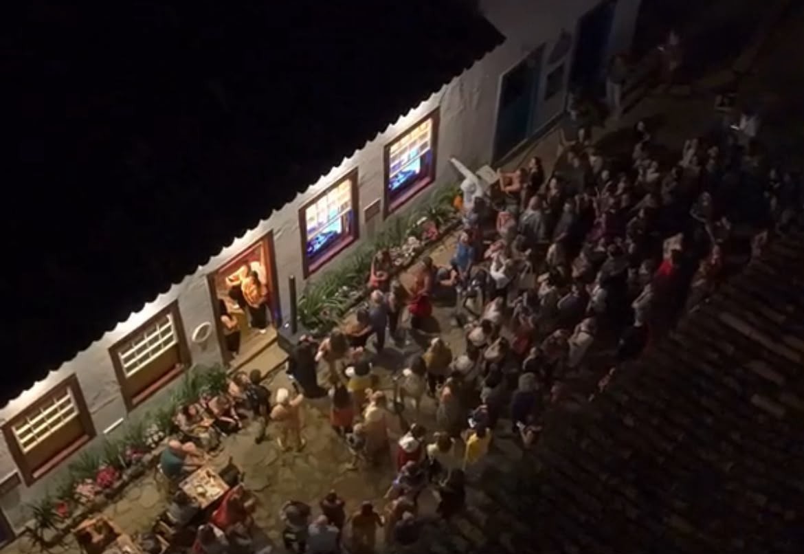 Flip à luz de velas: Paraty fica sete horas sem luz em meio ao evento
