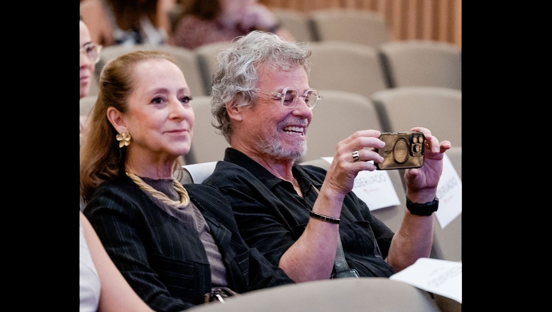Ana Botafogo e Carlinhos de Jesus comemoram com 300 voluntários do INCA 