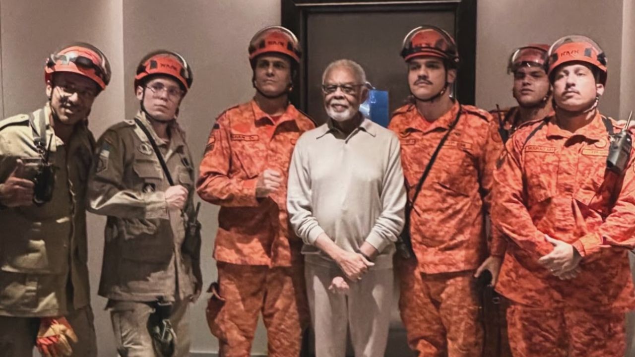 Susto! Gilberto Gil fica preso em elevador no Rio