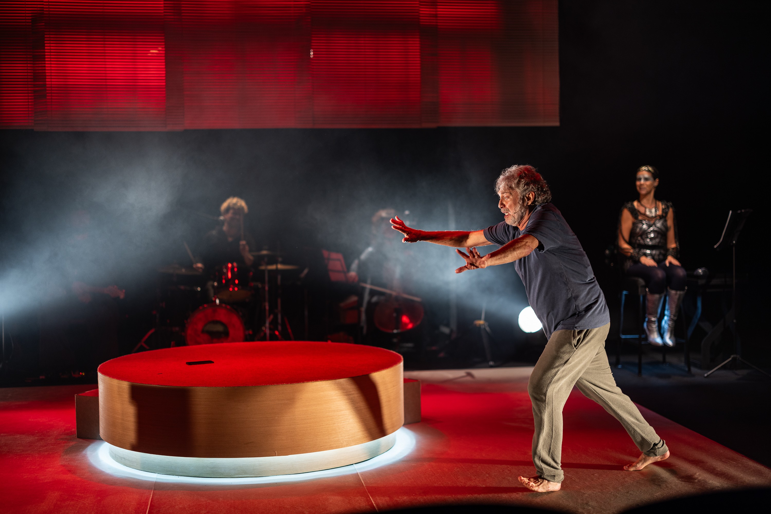 O fim se aproxima: ‘Apocalip-se’ faz últimas sessões no Teatro Poeira