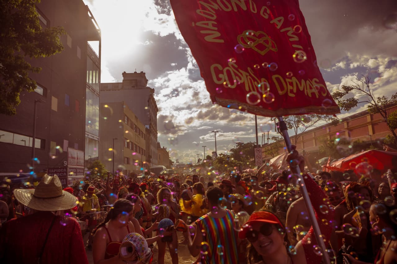 Primavera chega mais cedo no Centro com encontro de blocos de Carnaval