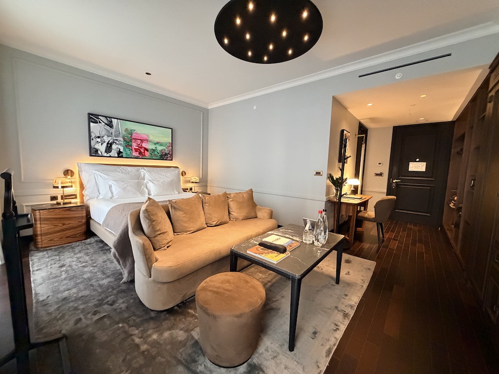 Novo hotel boutique no centro de Lisboa aposta em mordomos 24 horas